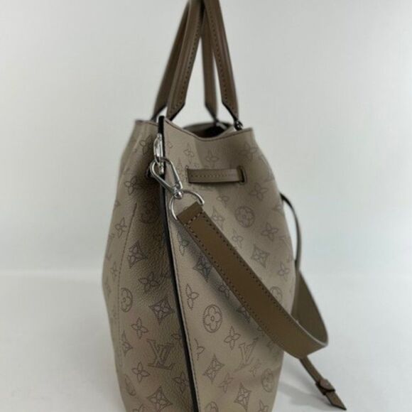 Louis Vuitton Galet Monogram Mahina Leather Girolata 2Way in Grey - Picture 5 of 13